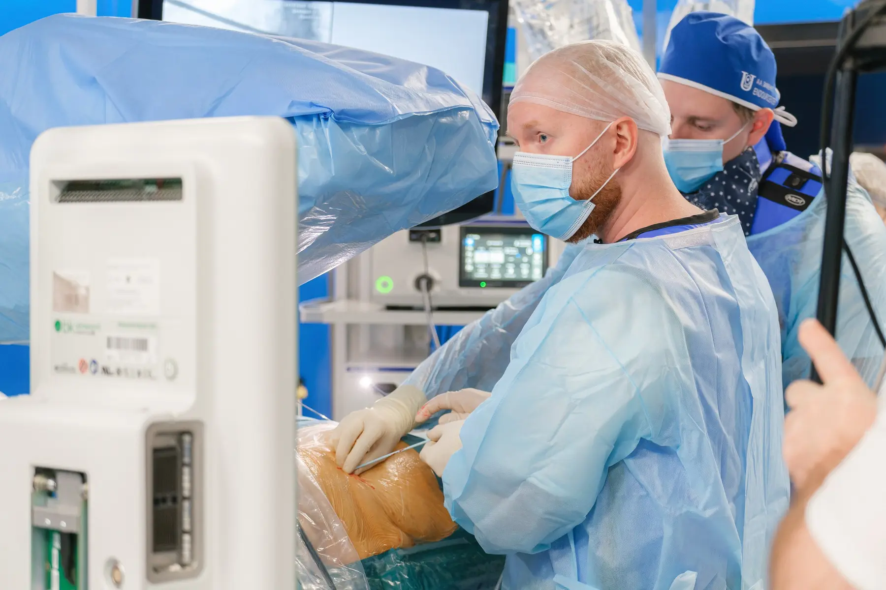 Artem Ershov participating in the Endourocenter Meeting live surgery session in Saint Petersburg