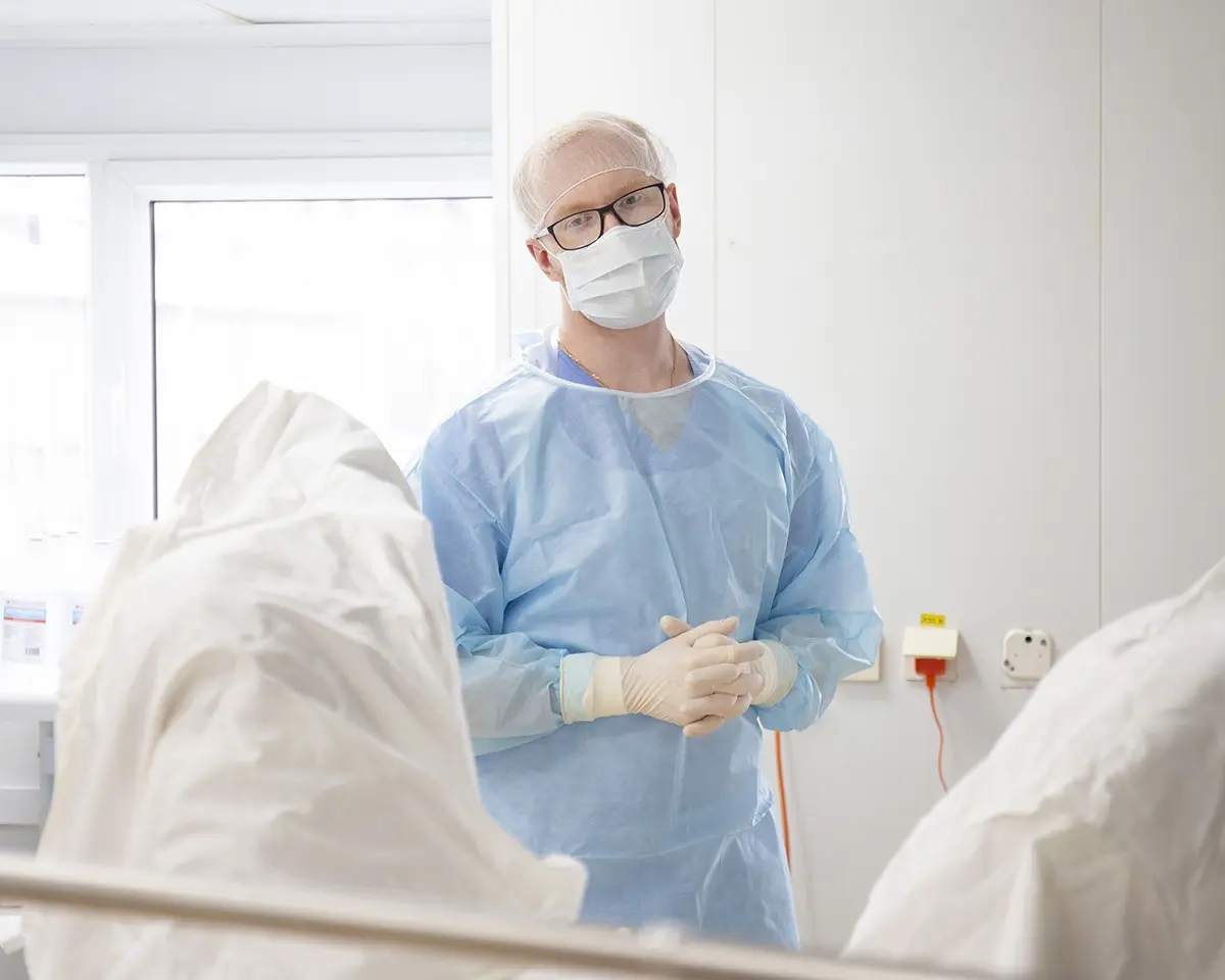 Artem Ershov and the operating team during retrograde intrarenal surgery